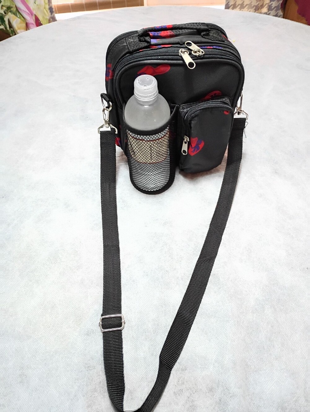 RED HAT CROSSBODY COMPACT BAG